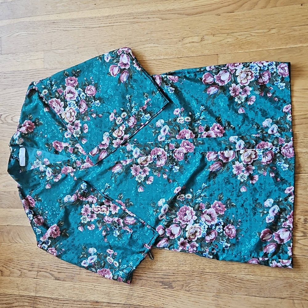 Val Mode Satin Floral Kimonos Robe M